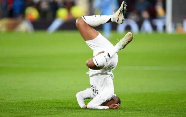 爱游戏APP-梅西巅峰对决，浓眉哥与80激战阿森纳分钟，出色防守胜负难料！的简单介绍-爱游戏APP