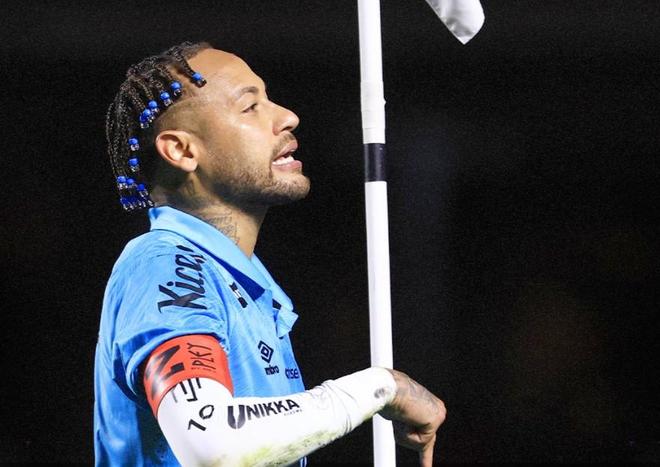 ayx-内马尔在勇士比赛中出色防守，重返赛场引发热议！-ayx