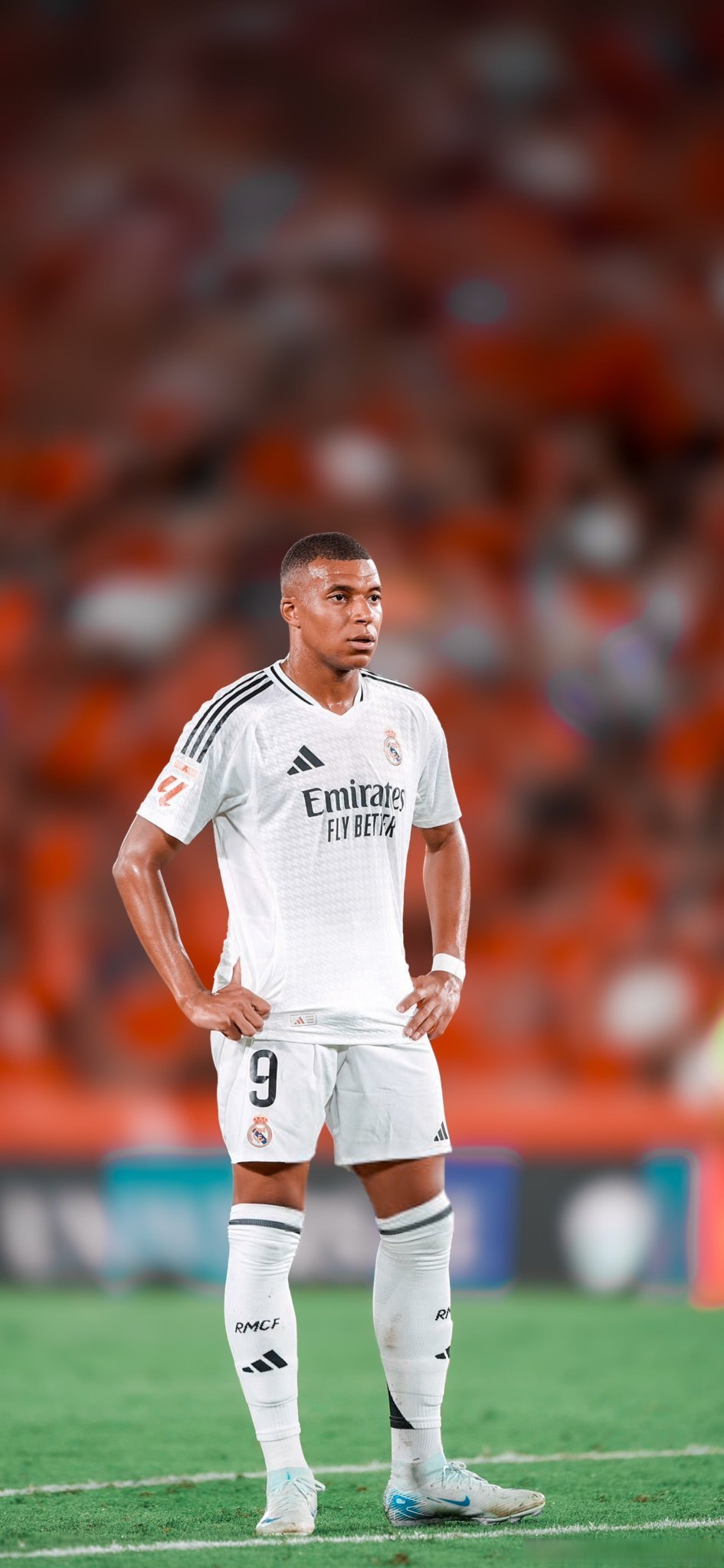 爱游戏官网-姆巴佩重返赛场，败北首场状态出色，曼联观众沸腾！-爱游戏官网